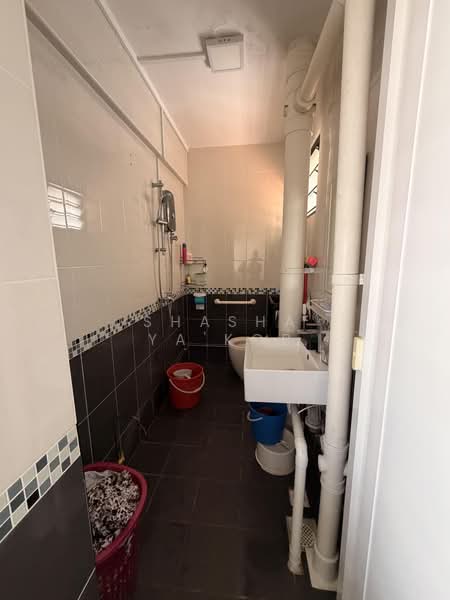 628 Bedok Reservoir Road, 628 Bedok Reservoir Road, Room Rental, 120 sqft, HDB Flat For Rent, by Shasha Ya'kob, 500183378 - Bathroom - PropertyGuru.com.sg