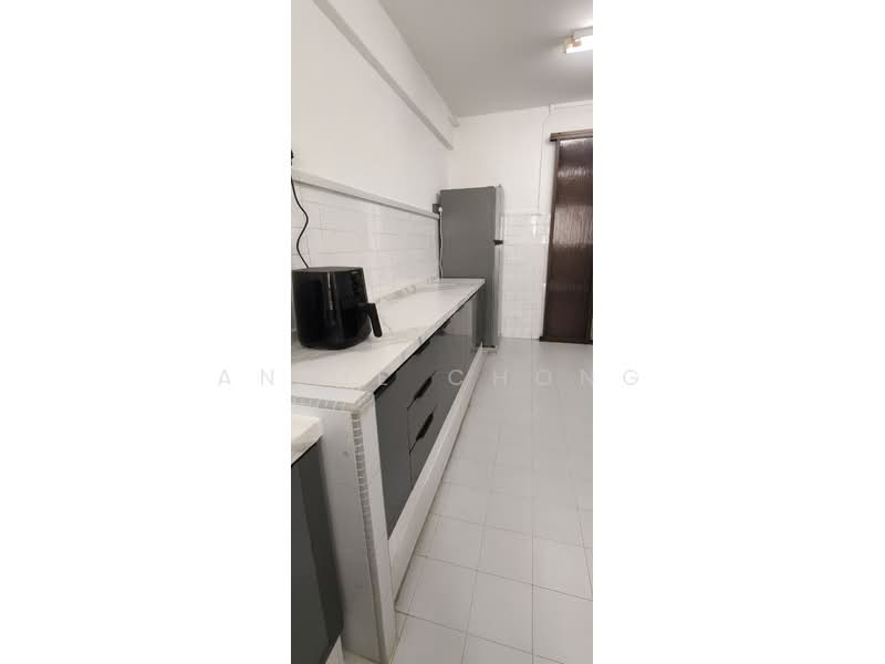 330 Clementi Avenue 2, 330 Clementi Avenue 2, 2 Bedrooms, 721 sqft, HDB Flat For Rent, by Annie Chong, 500183381 - Kitchen - PropertyGuru.com.sg