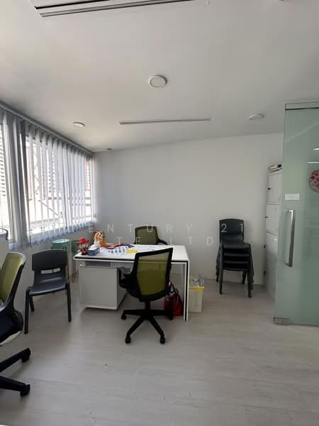 Chiat Hong Building, 110 Middle Road, 2,497 sqft, Office For Rent, by KATE, 500183413 - Office - CommercialGuru.com.sg