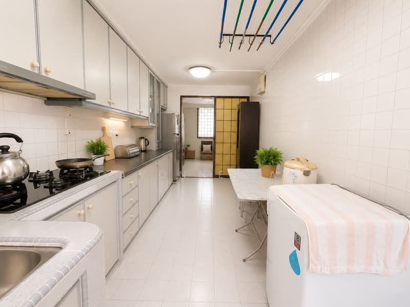 233 Serangoon Avenue 3, 233 Serangoon Avenue 3, 3 Bedrooms, 904 sqft, HDB Flat For Sale, by Joavonne Tang, 500183420 - Kitchen - PropertyGuru.com.sg