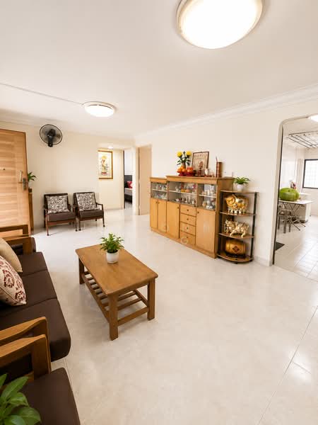 233 Serangoon Avenue 3, 233 Serangoon Avenue 3, 3 Bedrooms, 904 sqft, HDB Flat For Sale, by Joavonne Tang, 500183420 - Living Room - PropertyGuru.com.sg