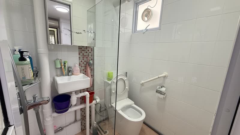 542 Bedok North Street 3, 542 Bedok North Street 3, 2 Bedrooms, 721 sqft, HDB Flat For Sale, by Marilyn Tan 陈凯欣, 500183421 - Bathroom - PropertyGuru.com.sg