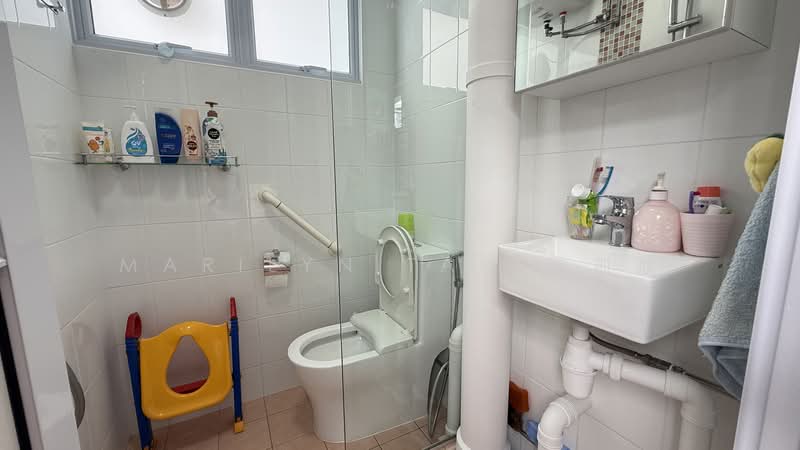 542 Bedok North Street 3, 542 Bedok North Street 3, 2 Bedrooms, 721 sqft, HDB Flat For Sale, by Marilyn Tan 陈凯欣, 500183421 - Bathroom - PropertyGuru.com.sg