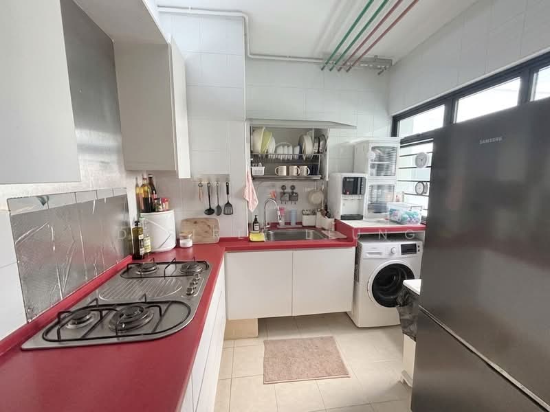 33 Eunos Crescent, 33 Eunos Crescent, 2 Bedrooms, 646 sqft, HDB Flat For Sale, by Desiree Leung, 500183441 - Kitchen - PropertyGuru.com.sg