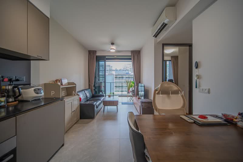 Park Colonial, 12 Woodleigh Lane, 2 Bedrooms, 635 sqft, Condominium For Sale, by Peng Juay Lim, 500183464 - Living Room - PropertyGuru.com.sg