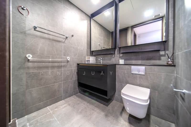 Park Colonial, 12 Woodleigh Lane, 2 Bedrooms, 635 sqft, Condominium For Sale, by Peng Juay Lim, 500183464 - Bathroom - PropertyGuru.com.sg