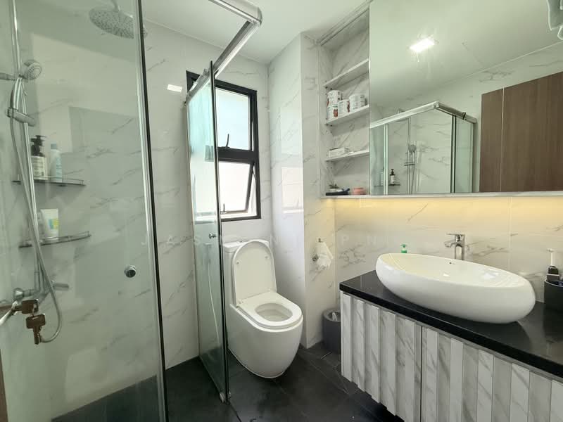 Villa Verde, Verde Place, 5 Bedrooms, 1,615 sqft, Terraced House For Sale, by Jasmine Png, 500183465 - Bathroom - PropertyGuru.com.sg