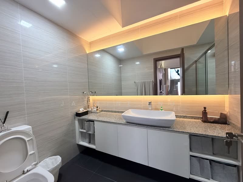 Villa Verde, Verde Place, 5 Bedrooms, 1,615 sqft, Terraced House For Sale, by Jasmine Png, 500183465 - Master Bathroom - PropertyGuru.com.sg