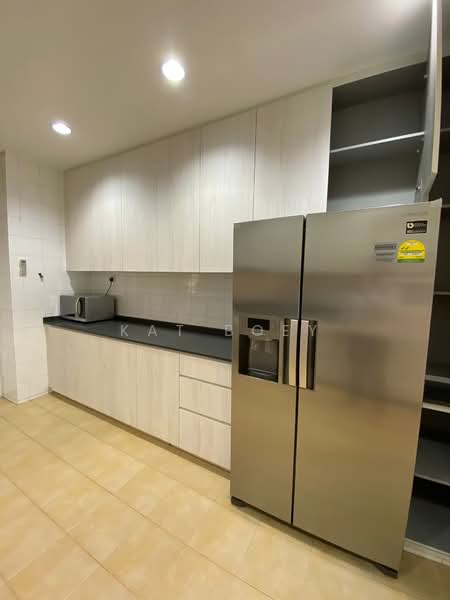 Leonie Condotel, 2 Leonie Hill Road, Orchard / River Valley, 4 Bedrooms, 2,568 sqft, Condominium For Rent, by Kat Boey, 500183467 - Kitchen - PropertyGuru.com.sg