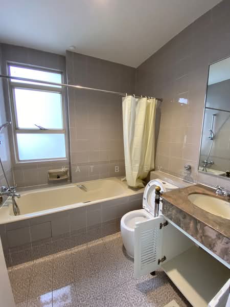 Leonie Condotel, 2 Leonie Hill Road, Orchard / River Valley, 4 Bedrooms, 2,568 sqft, Condominium For Rent, by Kat Boey, 500183467 - Bathroom - PropertyGuru.com.sg