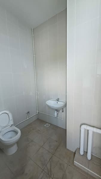 Shine@Tuas South, 11 Tuas South Link 1, 3,250 sqft, Factory / Workshop (B2) For Rent, by Tay Chai Heng, 500183468 - Bathroom - CommercialGuru.com.sg