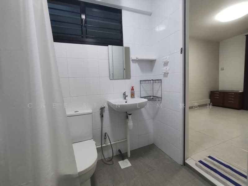 138 Marsiling Road, 138 Marsiling Road, 2 Bedrooms, 600 sqft, HDB Flat For Rent, by Chee Sian Lim 林志祥, 500183477 - Bathroom - PropertyGuru.com.sg