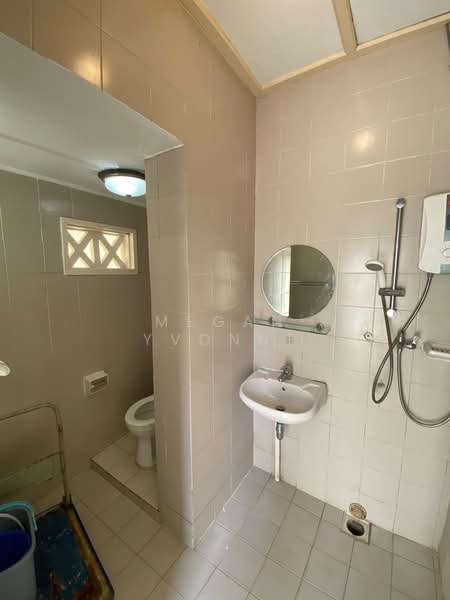 Beautiful Terrace House near Boon Keng MRT for Rent, McNair Rd / Balestier Rd / Serangoon Rd, 4 Bedrooms, 3,524 sqft, Terraced House For Rent, by Megan Yvonne, 500183482 - Bathroom - PropertyGuru.com.sg