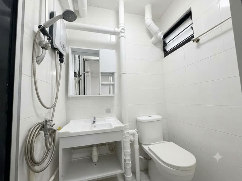 103 Ang Mo Kio Avenue 3, 103 Ang Mo Kio Avenue 3, 2 Bedrooms, 797 sqft, HDB Flat For Sale, by Marcus Aiden Low, 500183499 - Bathroom - PropertyGuru.com.sg