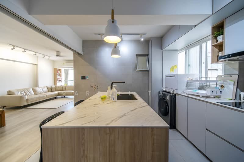 291 Bishan Street 24, 291 Bishan Street 24, 4 Bedrooms, 1,302 sqft, HDB Flat For Sale, by Marbell Tan, 500183502 - Living Room - PropertyGuru.com.sg