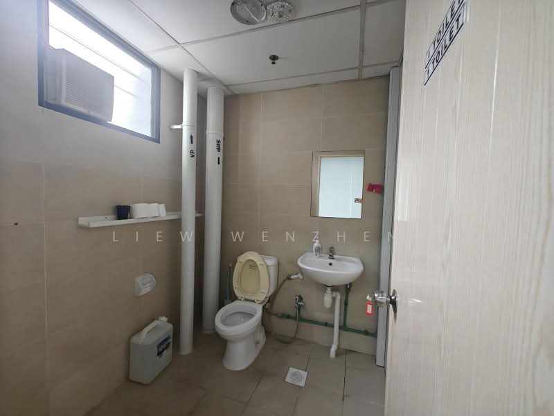 Oxley BizHub, 67 Ubi Road 1, Eunos / Geylang / Paya Lebar, 1,173 sqft, Light Industrial (B1) For Rent, by Liew Wenzheng, 500183508 - Bathroom - CommercialGuru.com.sg