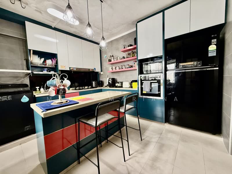 556 Pasir Ris Street 51, 556 Pasir Ris Street 51, 4 Bedrooms, 1,323 sqft, HDB Flat For Sale, by Maria Mariana, 500183519 - Kitchen - PropertyGuru.com.sg