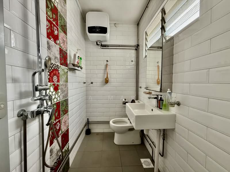 556 Pasir Ris Street 51, 556 Pasir Ris Street 51, 4 Bedrooms, 1,323 sqft, HDB Flat For Sale, by Maria Mariana, 500183519 - Bathroom - PropertyGuru.com.sg