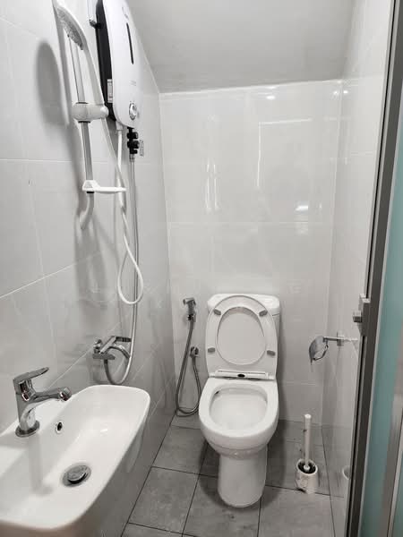 8 @ Mount Sophia, 10A Mount Sophia, 3 Bedrooms, 2,616 sqft, Condominium For Sale, by Joshua Ng Xuan, 500183536 - Bathroom - PropertyGuru.com.sg