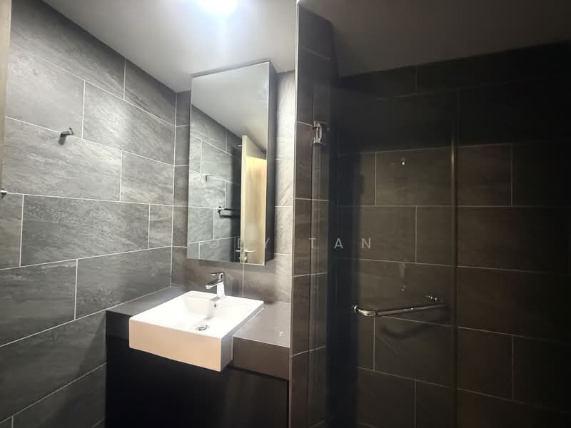 Affinity At Serangoon, 20 Serangoon North Avenue 1, 2 Bedrooms, 775 sqft, Condominium For Rent, by Joey Tan, 500183545 - Bathroom - PropertyGuru.com.sg