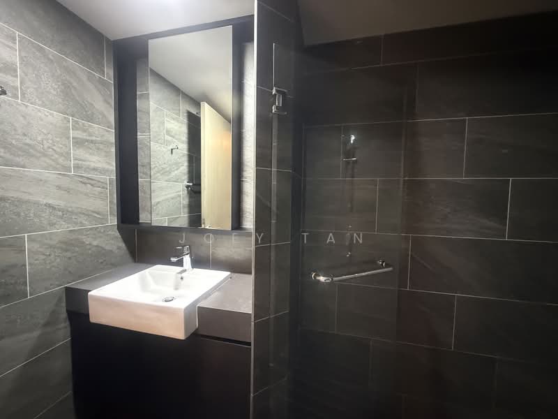 Affinity At Serangoon, 20 Serangoon North Avenue 1, 2 Bedrooms, 775 sqft, Condominium For Rent, by Joey Tan, 500183545 - Bathroom - PropertyGuru.com.sg