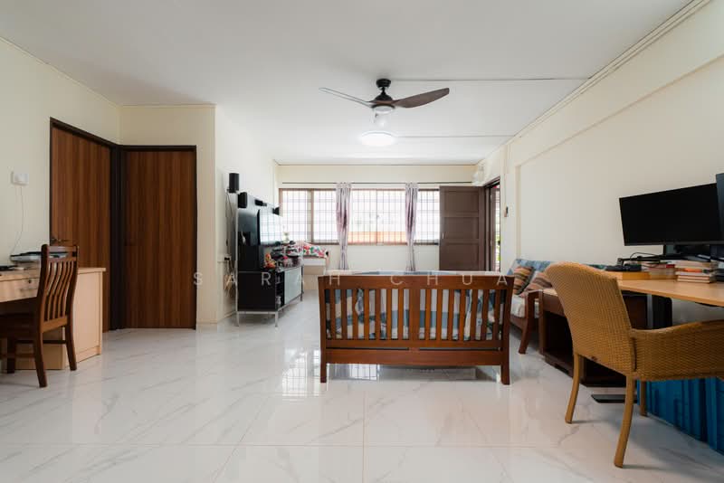 449 Jurong West Street 42, 449 Jurong West Street 42, 3 Bedrooms, 1,119 sqft, HDB Flat For Sale, by Sarah Chua, 500183550 - Living Room - PropertyGuru.com.sg