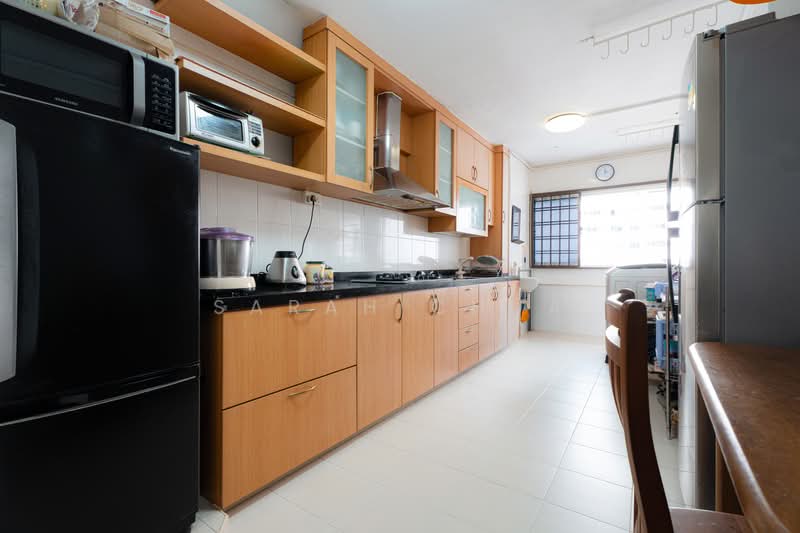 449 Jurong West Street 42, 449 Jurong West Street 42, 3 Bedrooms, 1,119 sqft, HDB Flat For Sale, by Sarah Chua, 500183550 - Kitchen - PropertyGuru.com.sg