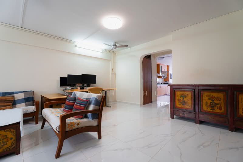 449 Jurong West Street 42, 449 Jurong West Street 42, 3 Bedrooms, 1,119 sqft, HDB Flat For Sale, by Sarah Chua, 500183550 - Living Room - PropertyGuru.com.sg