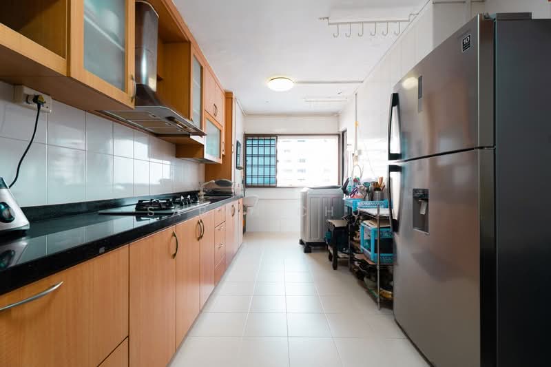 449 Jurong West Street 42, 449 Jurong West Street 42, 3 Bedrooms, 1,119 sqft, HDB Flat For Sale, by Sarah Chua, 500183550 - Kitchen - PropertyGuru.com.sg