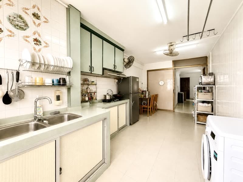 18 Saint George's Road, 18 Saint George's Road, 3 Bedrooms, 980 sqft, HDB Flat For Sale, by Sandy Yong, 500183563 - Kitchen - PropertyGuru.com.sg