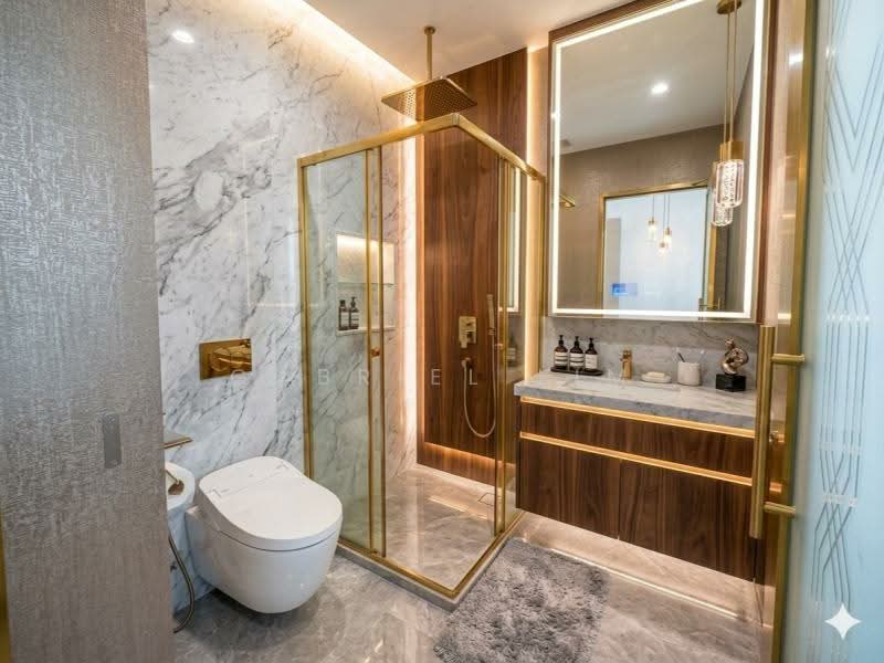 ⚡ONE OF THE LOWEST QUANTUM IN D10⭐⚡1KM HENRY PARK PRIMARY SCHOOL⚡❤️WELL RENOVATED❤️, SIXTH AVENUE / MING TECK PARK / NAMLY / HOLLAND / BUKIT TIMAH / CORONATION, 3 Bedrooms, 2,500 sqft, Terraced House For Sale, by Gabriel Lim, 500183591 - Bathroom - PropertyGuru.com.sg