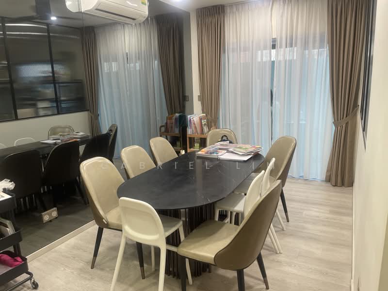 ⚡ONE OF THE LOWEST QUANTUM IN D10⭐⚡1KM HENRY PARK PRIMARY SCHOOL⚡❤️WELL RENOVATED❤️, SIXTH AVENUE / MING TECK PARK / NAMLY / HOLLAND / BUKIT TIMAH / CORONATION, 3 Bedrooms, 2,500 sqft, Terraced House For Sale, by Gabriel Lim, 500183591 - Dining Room - PropertyGuru.com.sg