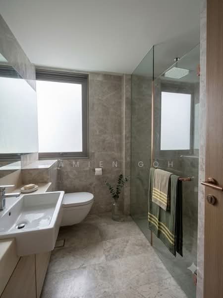 6 Derbyshire, 6 Derbyshire Road, 3 Bedrooms, 1,012 sqft, Condominium For Sale, by Damien Goh, 500183595 - Common Bathroom - PropertyGuru.com.sg