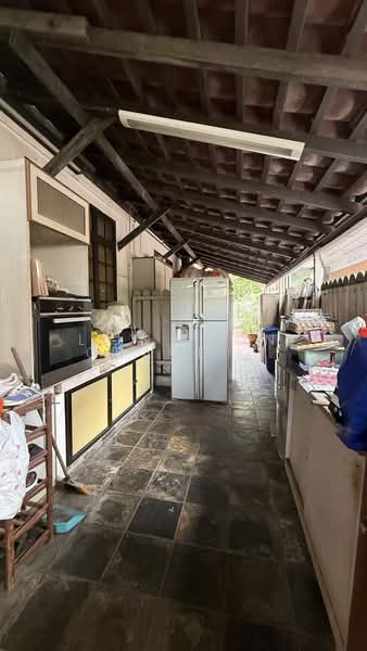 Shepherd's Hill Estate, Shepard's Drive, 5 Bedrooms, 3,000 sqft, Detached House For Sale, by Lay Hoon Grace Ser, 500183600 - Wet Kitchen - PropertyGuru.com.sg