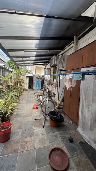 Shepherd's Hill Estate, Shepard's Drive, 5 Bedrooms, 3,000 sqft, Detached House For Sale, by Lay Hoon Grace Ser, 500183600 - Yard n storage area - PropertyGuru.com.sg