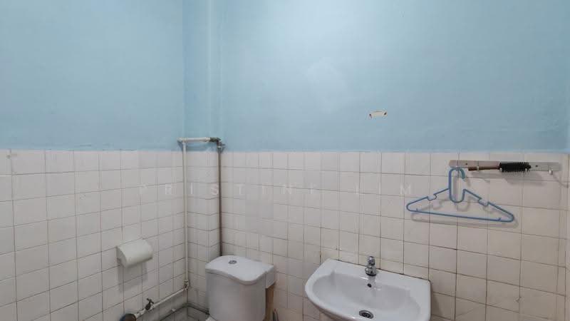 Hong Lim Complex, 531 Upper Cross Street, Boat Quay / Raffles Place / Marina, 612 sqft, Mall Shop For Rent, by Pristine Lim, 500183608 - Bathroom - CommercialGuru.com.sg