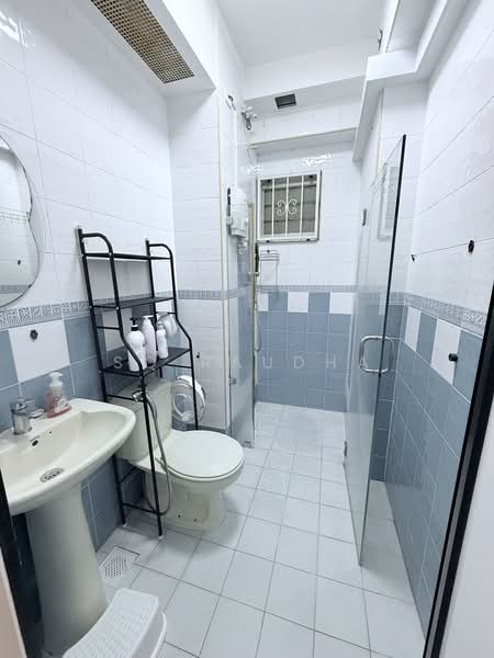 407A Fernvale Road, 407A Fernvale Road, 3 Bedrooms, 1,023 sqft, HDB Flat For Sale, by SQ Raudha, 500183614 - Bathroom - PropertyGuru.com.sg