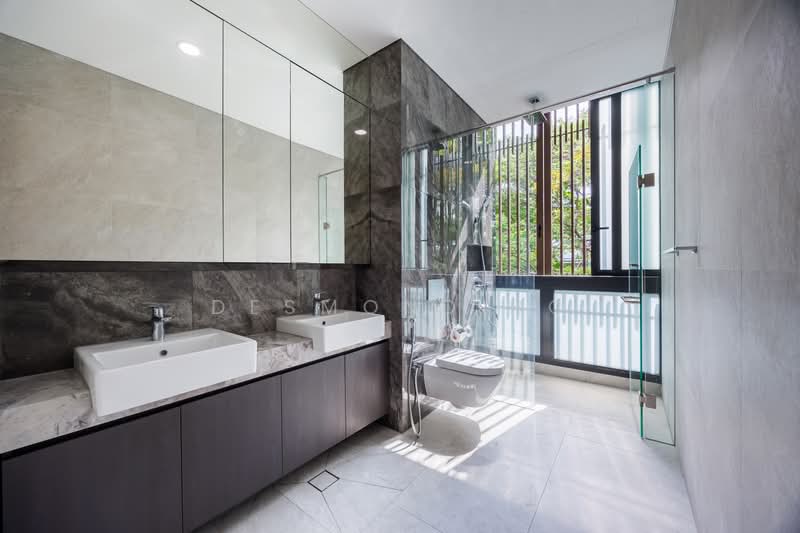 Move in Ready! Brand new Upper east coast road landed with private lift, East Coast Road, Upper East Coast Road, Siglap, 6 Bedrooms, 5,565 sqft, Corner Terrace For Sale, by Desmond Ho, 500183615 - Master Bathroom - PropertyGuru.com.sg