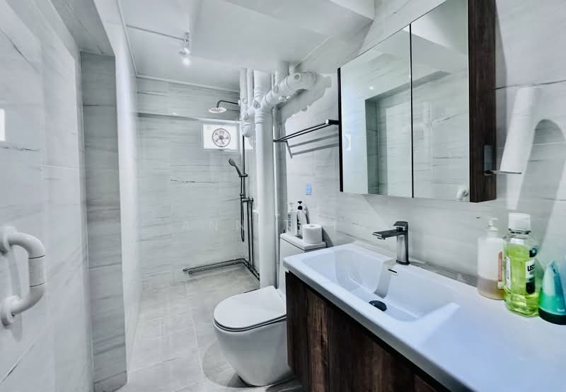 67 Telok Blangah Drive, 67 Telok Blangah Drive, 3 Bedrooms, 1,292 sqft, HDB Flat For Sale, by Ann Teiw, 500183625 - Enlarged Common Bathroom - PropertyGuru.com.sg