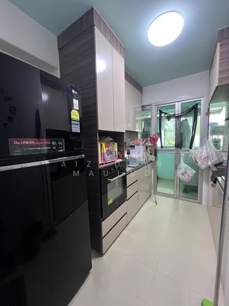 188B Fengshan GreenVille, 188B Bedok North Street 4, 2 Bedrooms, 786 sqft, HDB Flat For Sale, by Aizuddin Maulud, 500183627 - Kitchen - PropertyGuru.com.sg
