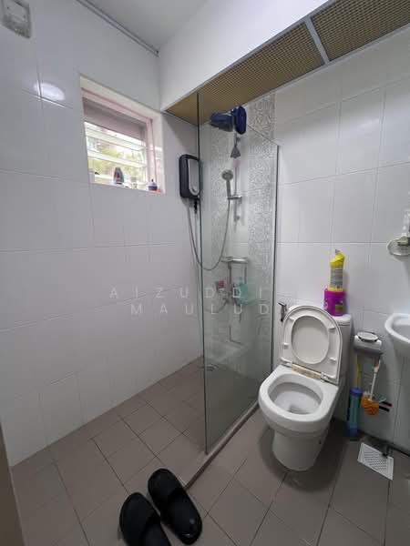 188B Fengshan GreenVille, 188B Bedok North Street 4, 2 Bedrooms, 786 sqft, HDB Flat For Sale, by Aizuddin Maulud, 500183627 - Bathroom - PropertyGuru.com.sg