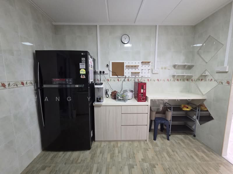 671 Jalan Damai, 671 Jalan Damai, Room Rental, 150 sqft, HDB Flat For Rent, by Tang Yong Chong, 500183654 - Kitchen - PropertyGuru.com.sg