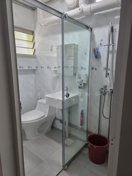 671 Jalan Damai, 671 Jalan Damai, Room Rental, 150 sqft, HDB Flat For Rent, by Tang Yong Chong, 500183654 - Bathroom - PropertyGuru.com.sg