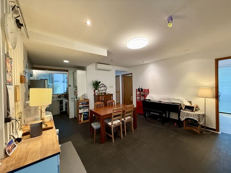 Gardenvista, 950 Dunearn Road, 4 Bedrooms, 1,345 sqft, Condominium For Sale, by Lynn Er, 500183691 - Living Room - PropertyGuru.com.sg