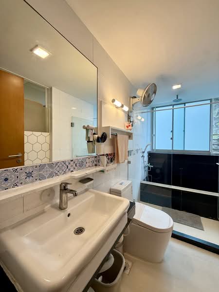 Gardenvista, 950 Dunearn Road, 4 Bedrooms, 1,345 sqft, Condominium For Sale, by Lynn Er, 500183691 - Bathroom - PropertyGuru.com.sg