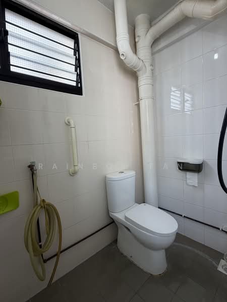 52 Teban Gardens Road, 52 Teban Gardens Road, 3 Bedrooms, 894 sqft, HDB Flat For Sale, by Rainbow Fan, 500183692 - Bathroom - PropertyGuru.com.sg