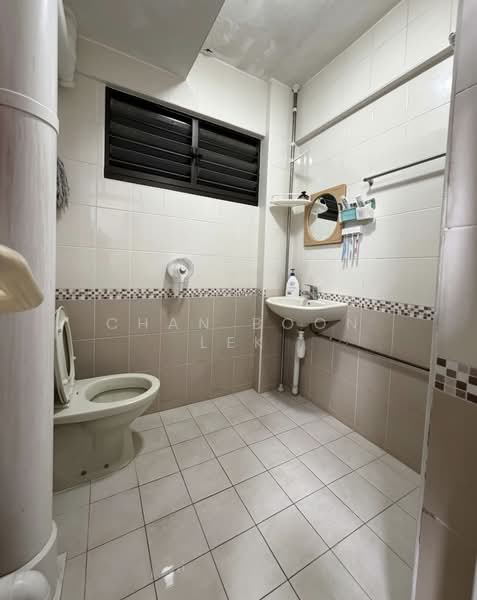 5 Teck Whye Avenue, 5 Teck Whye Avenue, 2 Bedrooms, 797 sqft, HDB Flat For Sale, by Chan Boon Lek, 500183695 - Bathroom - PropertyGuru.com.sg