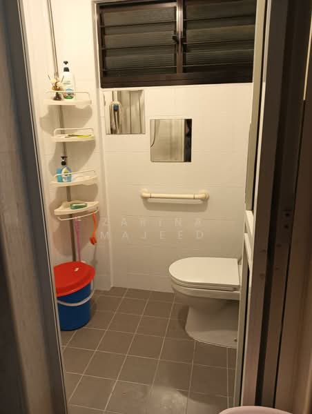 319 Hougang Avenue 5, 319 Hougang Avenue 5, 2 Bedrooms, 650 sqft, HDB Flat For Rent, by Zarina Majeed, 500183710 - Bathroom - PropertyGuru.com.sg