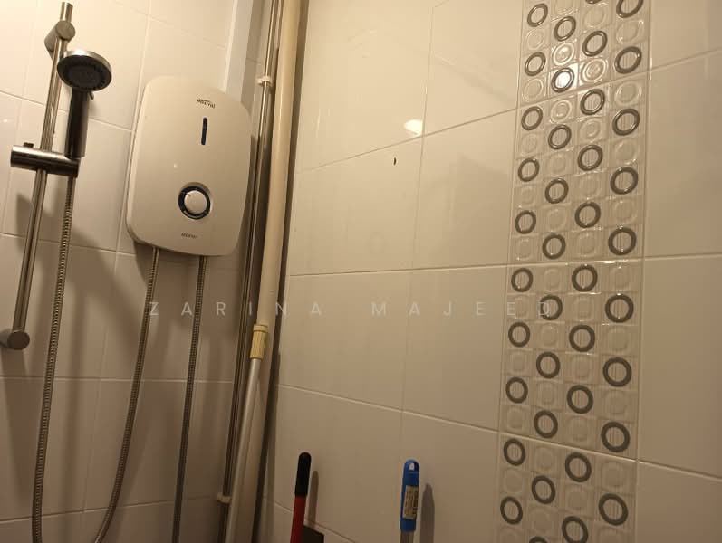 319 Hougang Avenue 5, 319 Hougang Avenue 5, 2 Bedrooms, 650 sqft, HDB Flat For Rent, by Zarina Majeed, 500183710 - Bathroom - PropertyGuru.com.sg