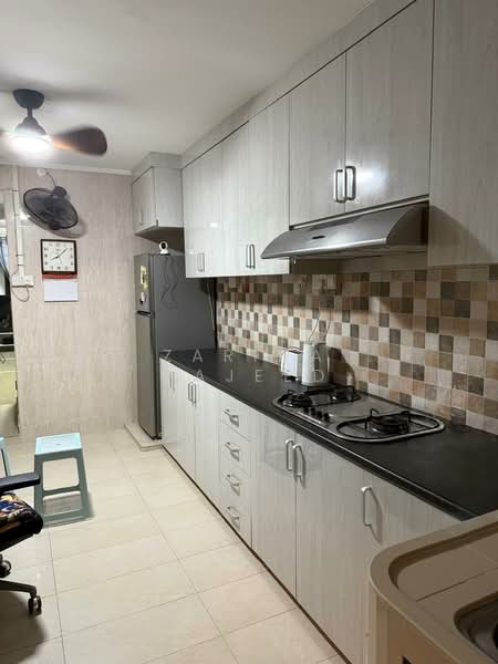 319 Hougang Avenue 5, 319 Hougang Avenue 5, 2 Bedrooms, 650 sqft, HDB Flat For Rent, by Zarina Majeed, 500183710 - Kitchen - PropertyGuru.com.sg